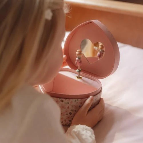 תיבת נגינה לב