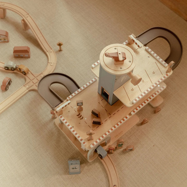 חניון עץ - מוסך