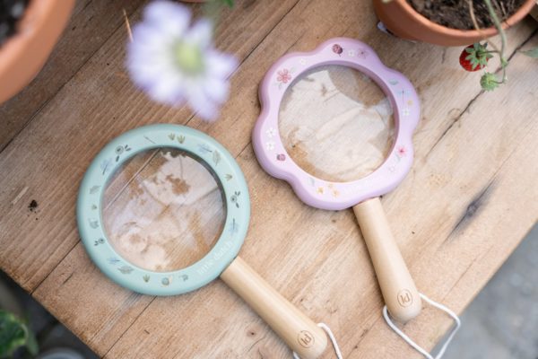 זכוכית מגדלת מעץ – ורוד – גינת הפיות