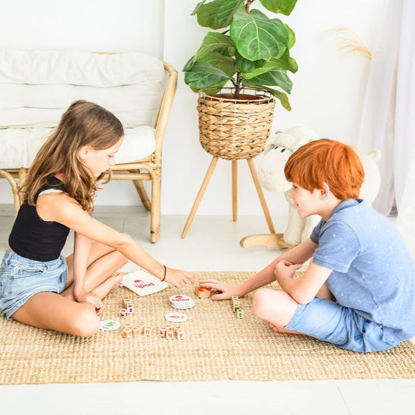 אותיות בקוביות – באנגלית