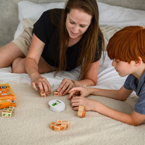 אותיות בקוביות – באנגלית