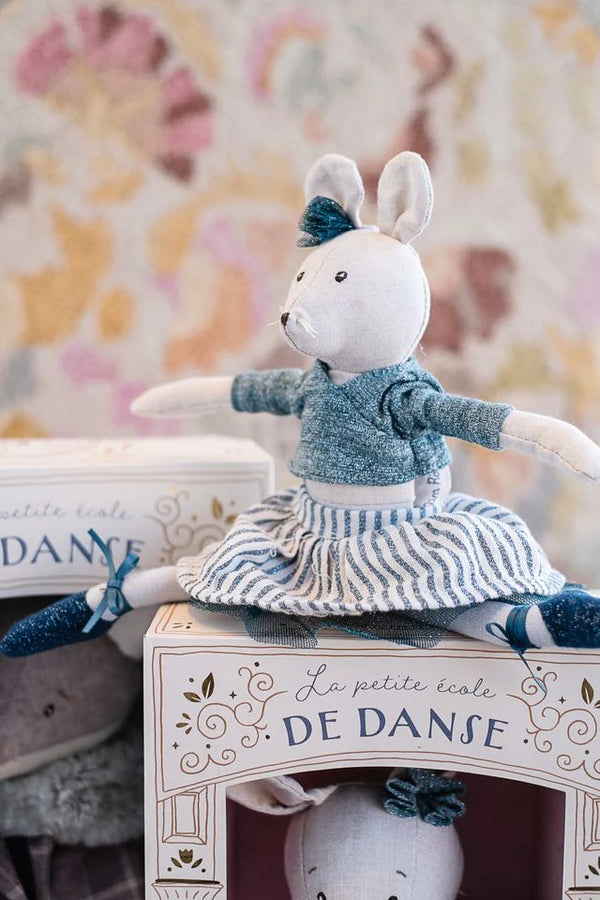 שרלוטה עכברה, בית הספר הקטן לבלט