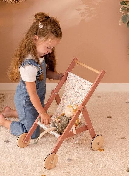 עגלת בובות – פרחים ופרפרים