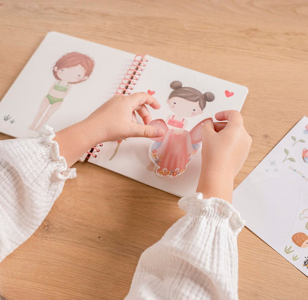 ספר הלבשה ומדבקות – רוזה והחברים