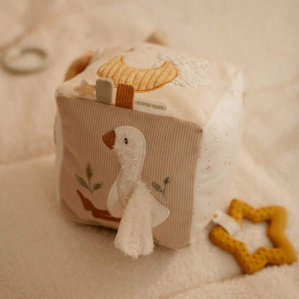 קוביית פעילות NEWBORN NATURALS