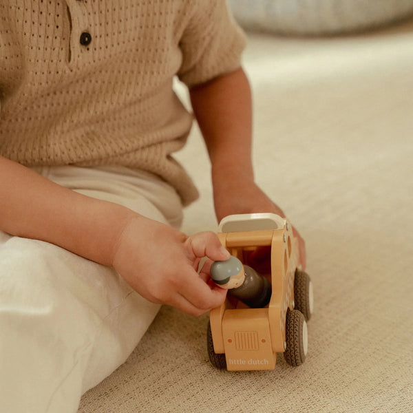 מונית מעץ – צהוב