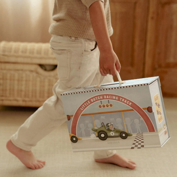 מסלול מירוצים מעץ במזוודת משחק – צבעוני