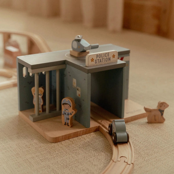 תחנת משטרה מעץ – כחול