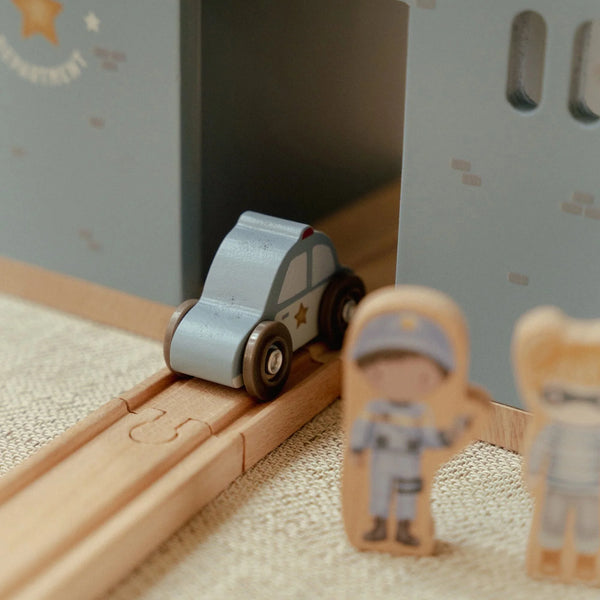 תחנת משטרה מעץ – כחול