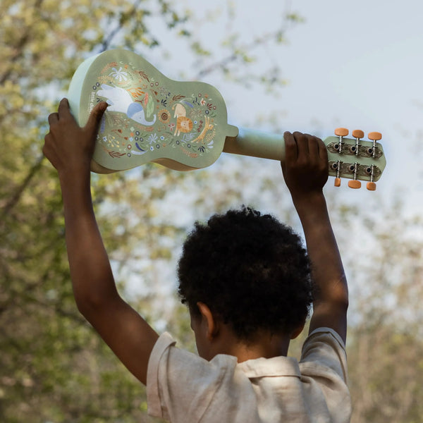 גיטרה מעץ ירוקה