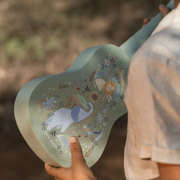 גיטרה מעץ ירוקה