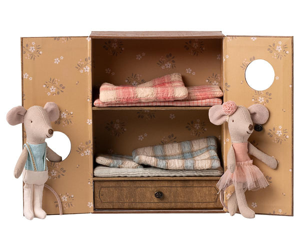 עכברי בלט בסטודיו למחול, אחות ואח קטנים