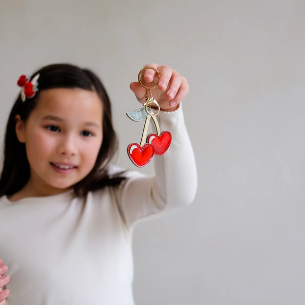 מחזיק מפתחות דובדבן