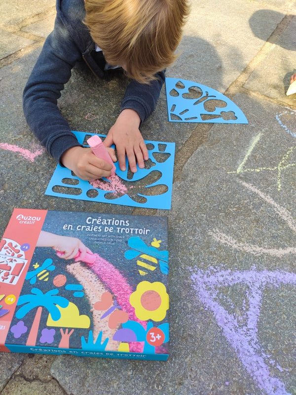 סט אמנות עם גיר ושבלונות