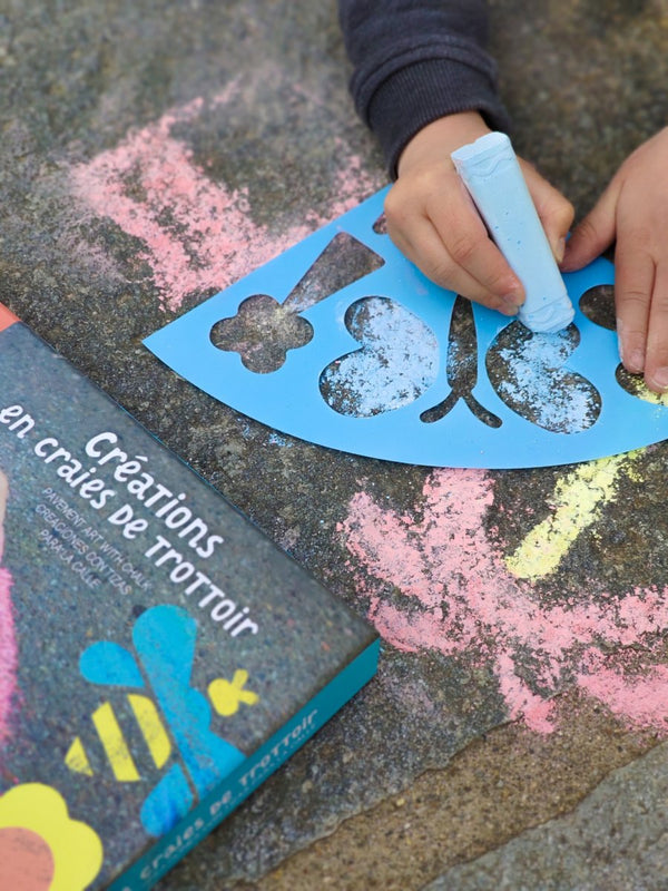 סט אמנות עם גיר ושבלונות