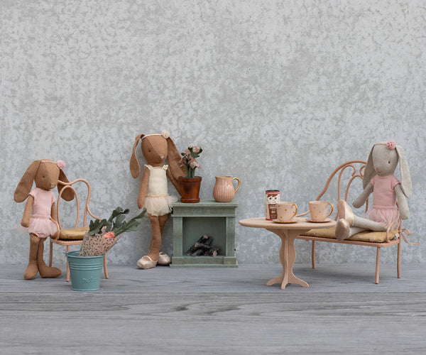 ארנב, מידה 2 – חום שוקולד – חליפת בלט וחצאית בצבע קרם