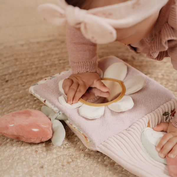 ספר פעילות רך FAIRY GARDEN