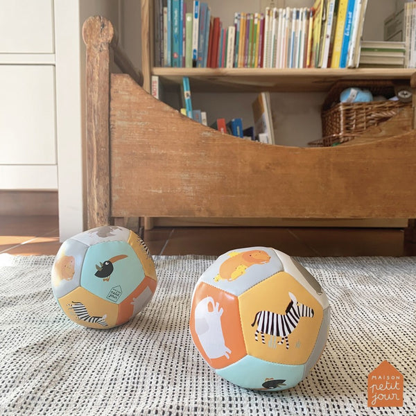 כדור רך קטן חיות בסוואנה