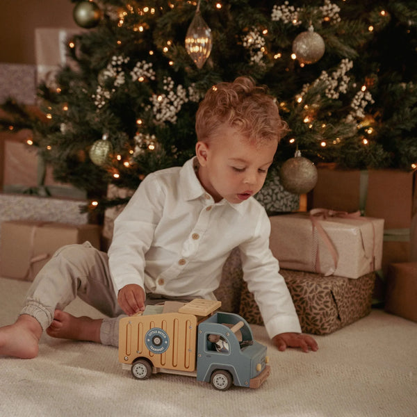 משאית זבל מעץ